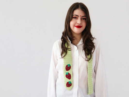 Strawberry Attire Tie (green)